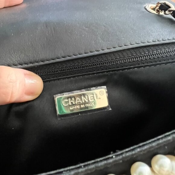 Chanel timeless classique pearl leather handbag - Picture 9 of 12